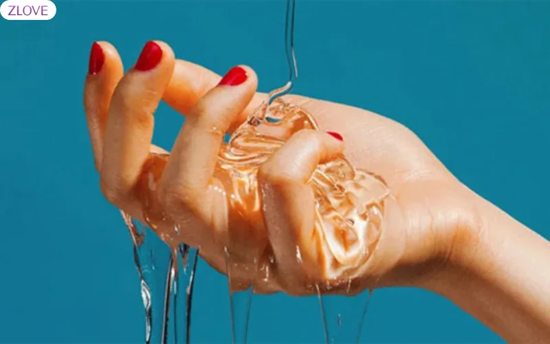 quan hệ mạnh bị đau cô bé khi vùng kín thiếu chất bôi trơn