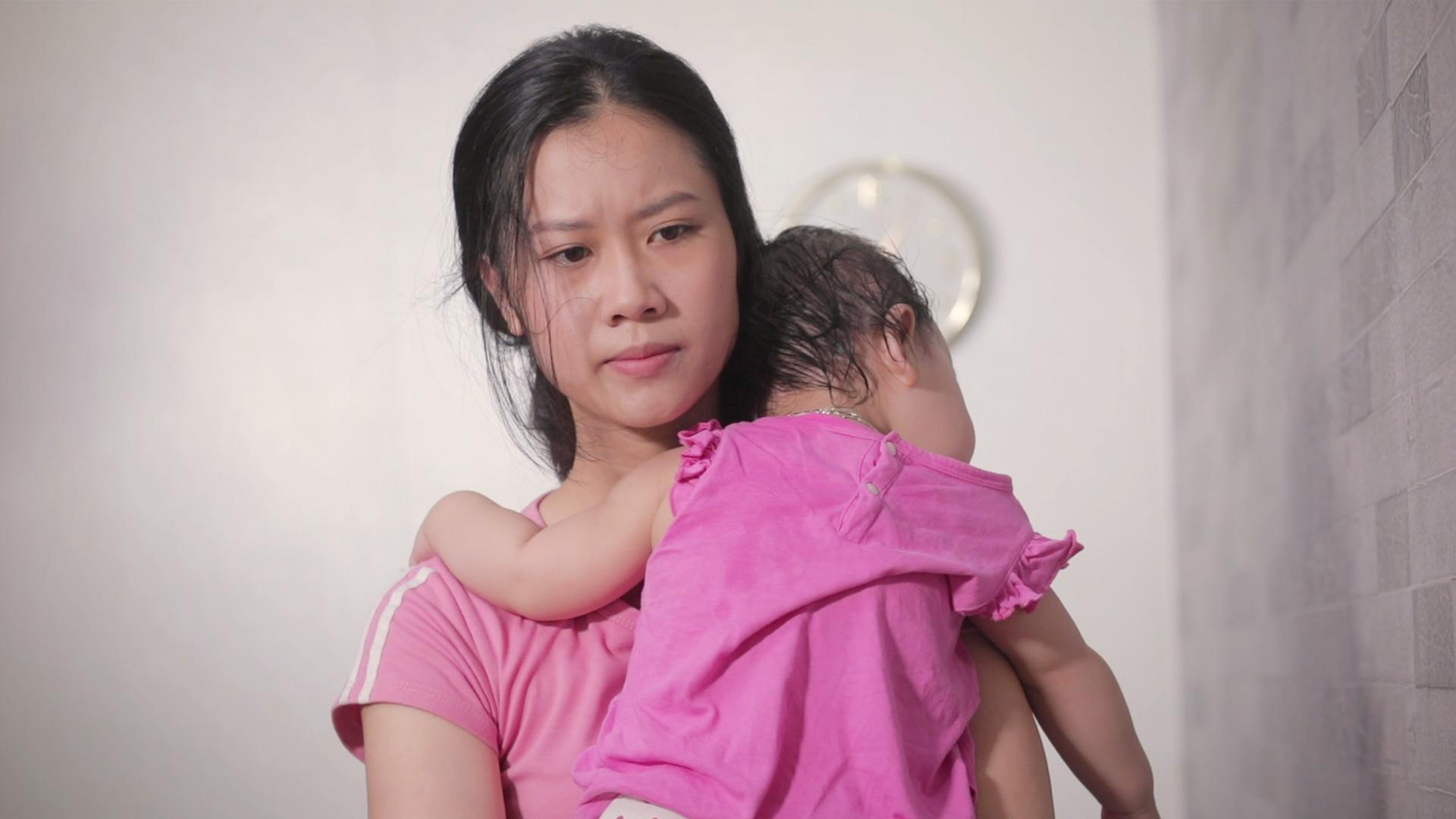 Có thể rất nhiều phụ nữ Việt Nam bị rơi vào tình trạng trầm cảm sau sinh mà không hề biết.